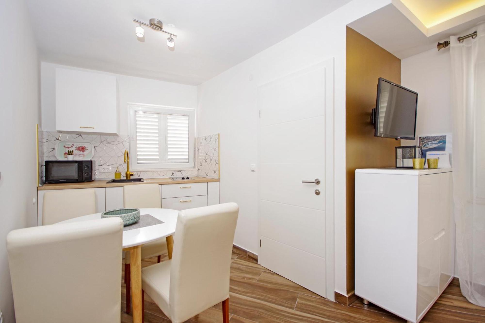 Apartments Roma บาชกาโวดา ภายนอก รูปภาพ