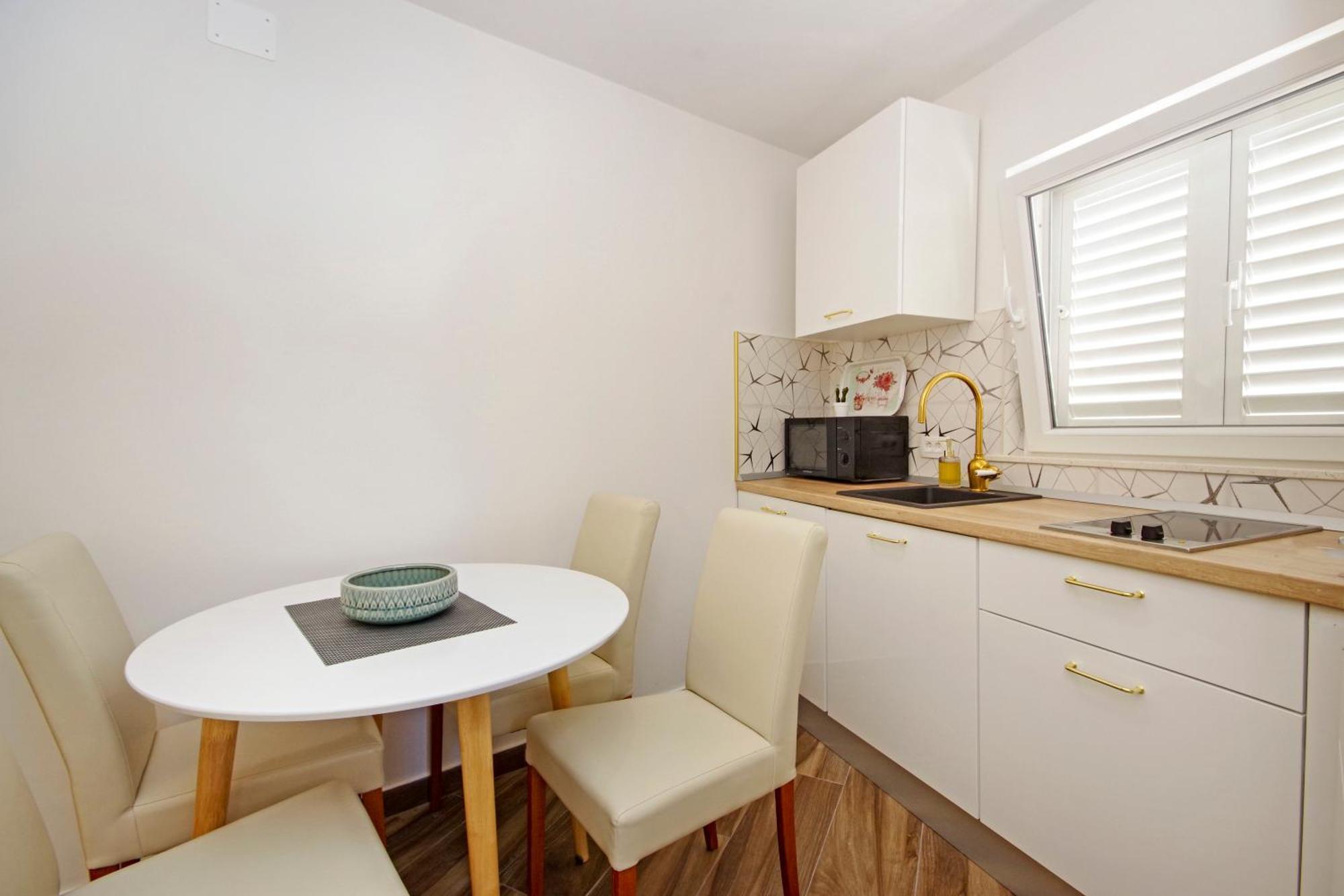 Apartments Roma บาชกาโวดา ภายนอก รูปภาพ