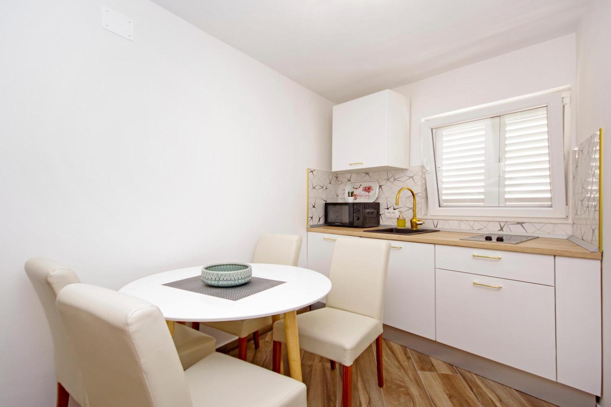 Apartments Roma บาชกาโวดา ภายนอก รูปภาพ