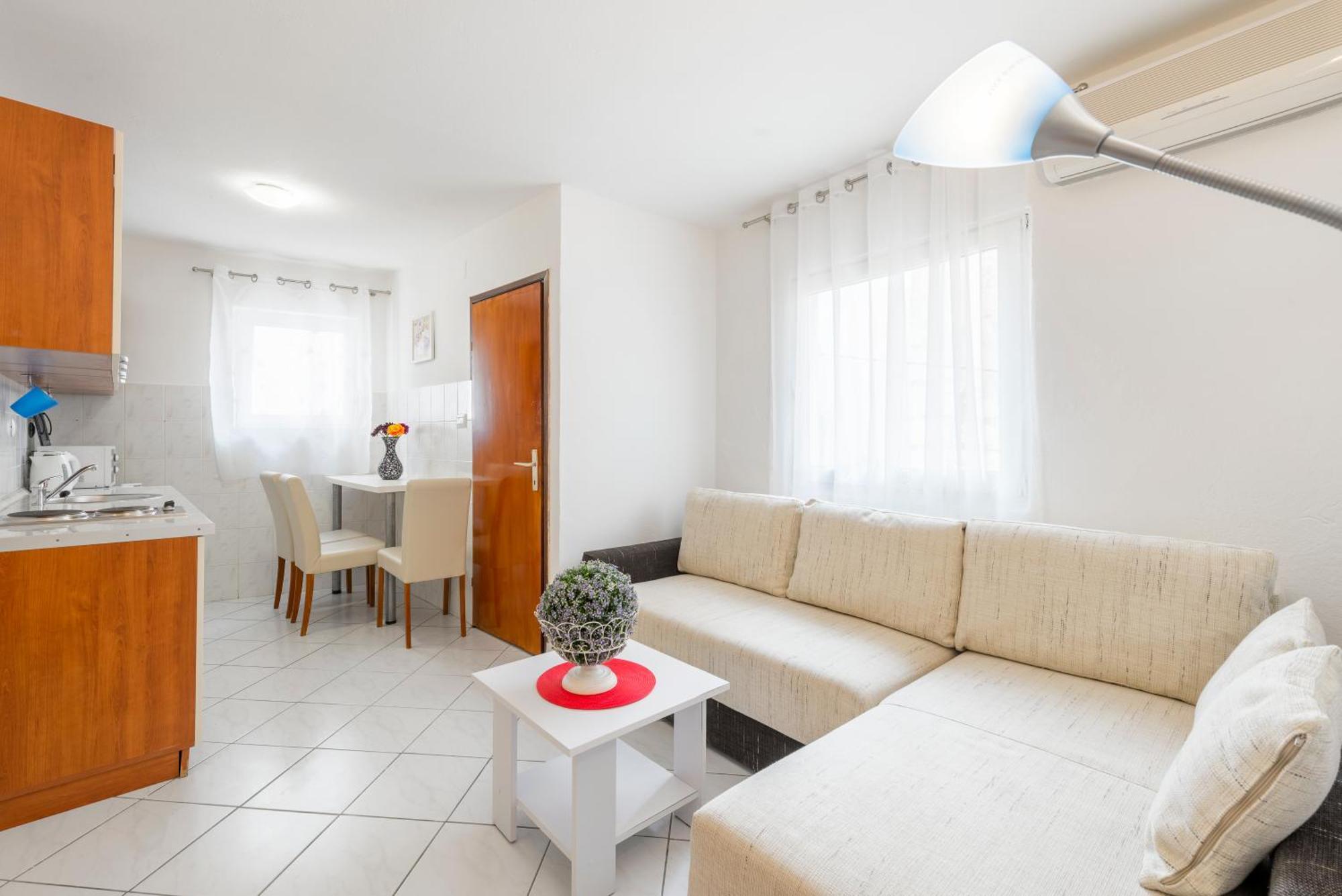 Apartments Roma บาชกาโวดา ภายนอก รูปภาพ