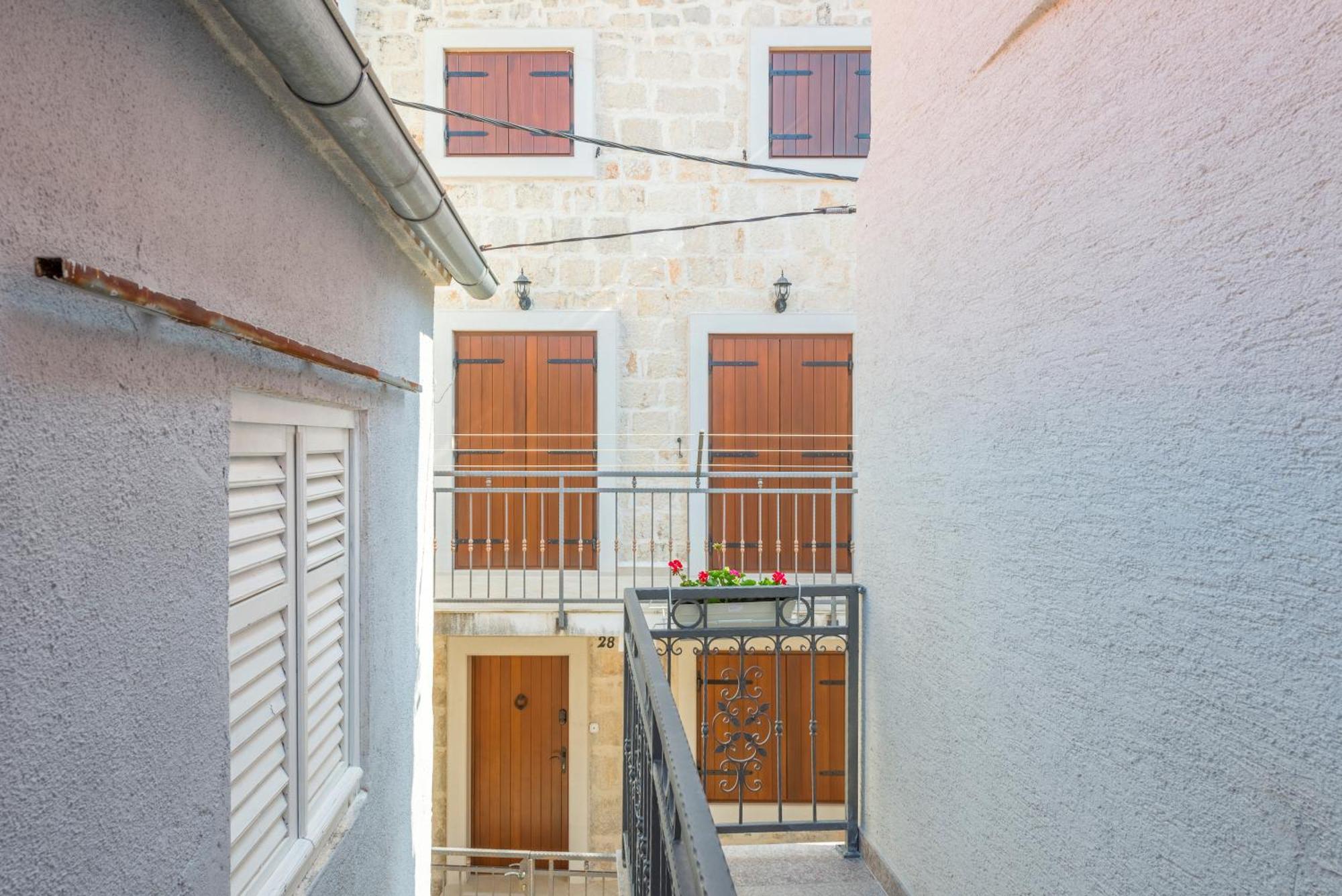 Apartments Roma บาชกาโวดา ภายนอก รูปภาพ
