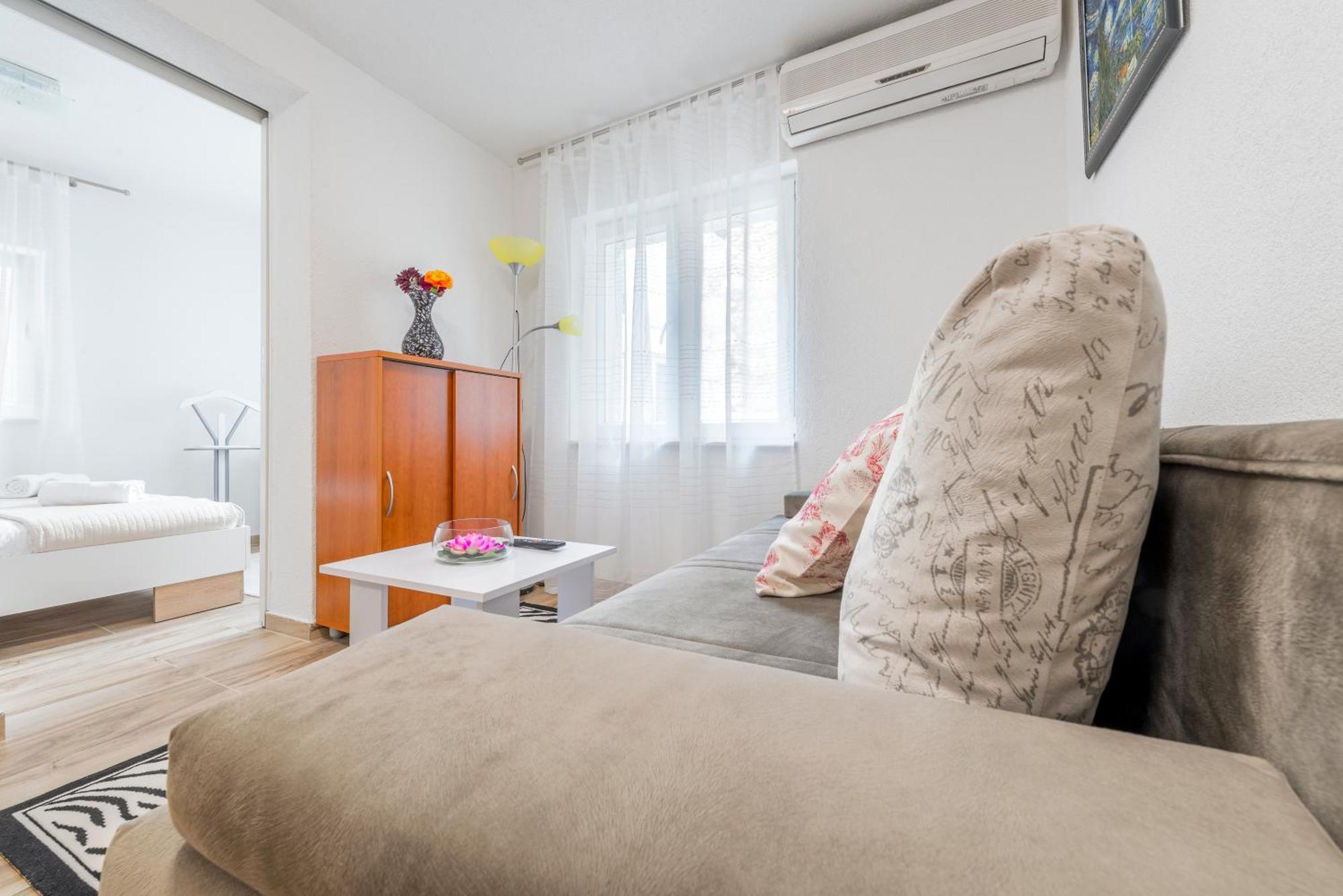 Apartments Roma บาชกาโวดา ภายนอก รูปภาพ