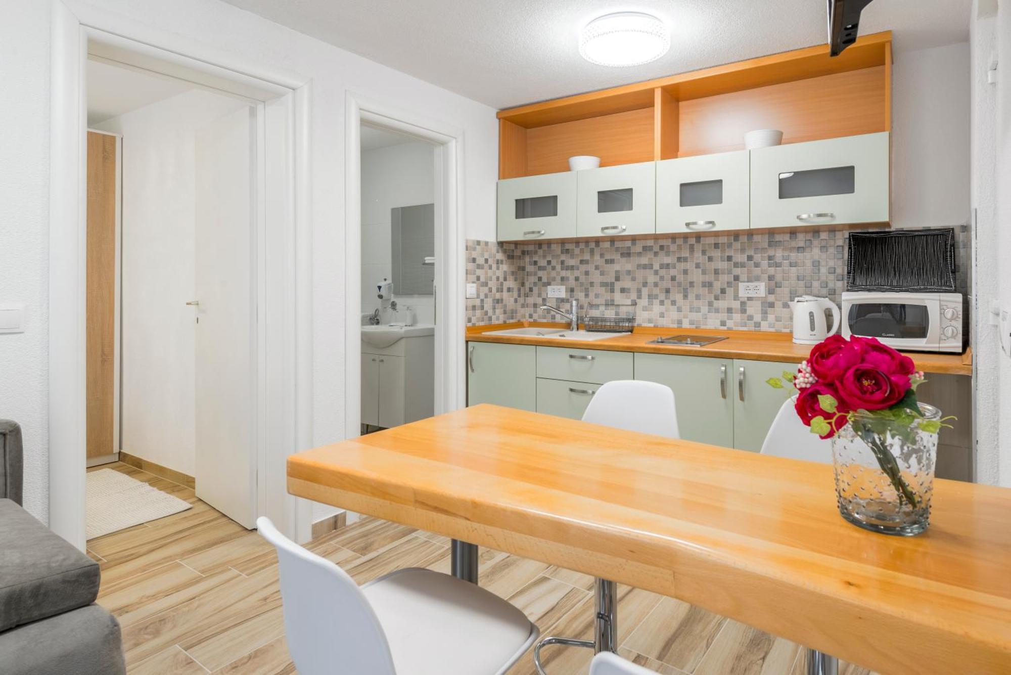 Apartments Roma บาชกาโวดา ภายนอก รูปภาพ