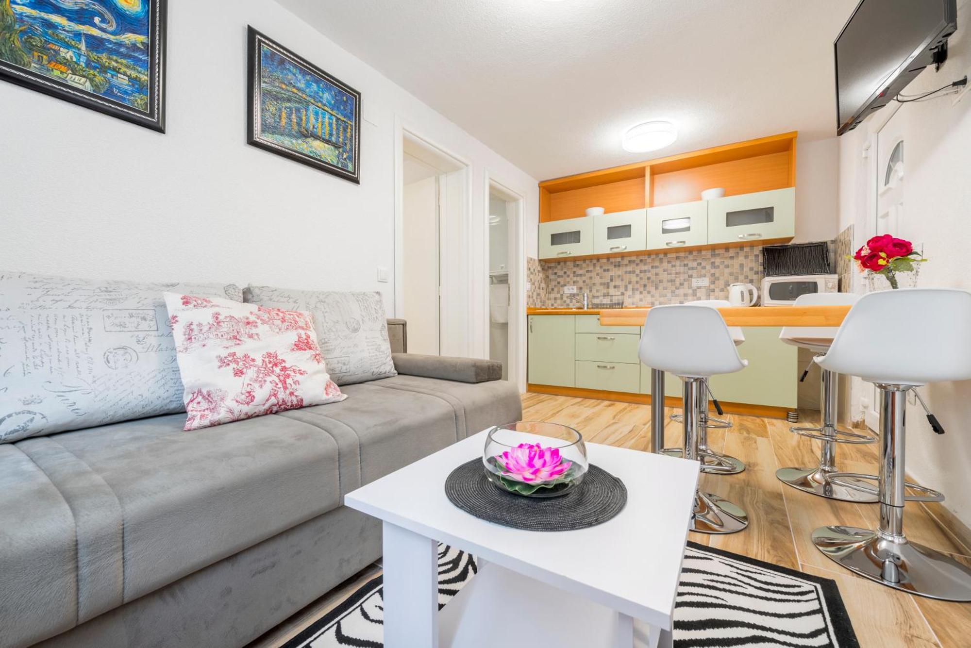 Apartments Roma บาชกาโวดา ภายนอก รูปภาพ