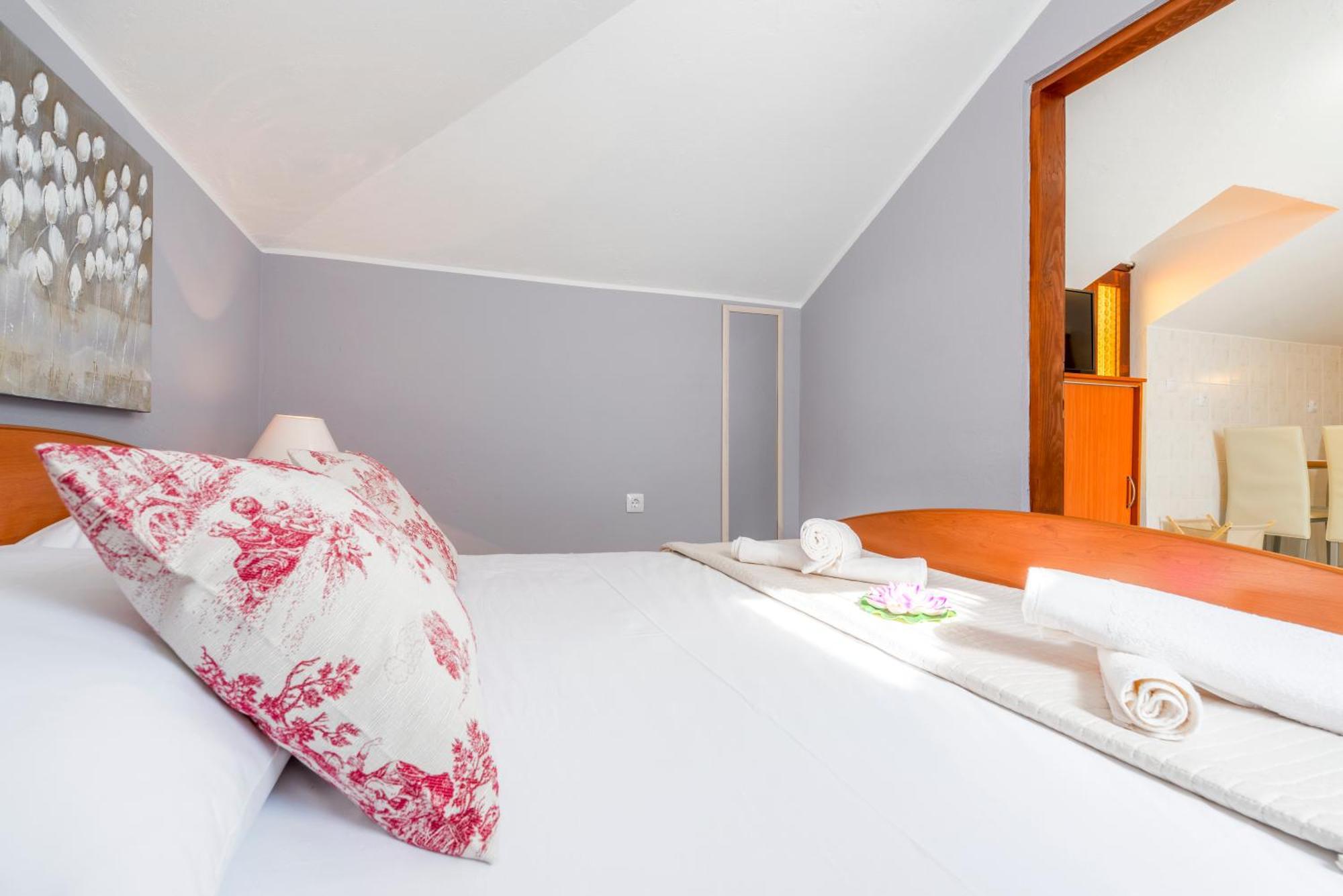 Apartments Roma บาชกาโวดา ภายนอก รูปภาพ
