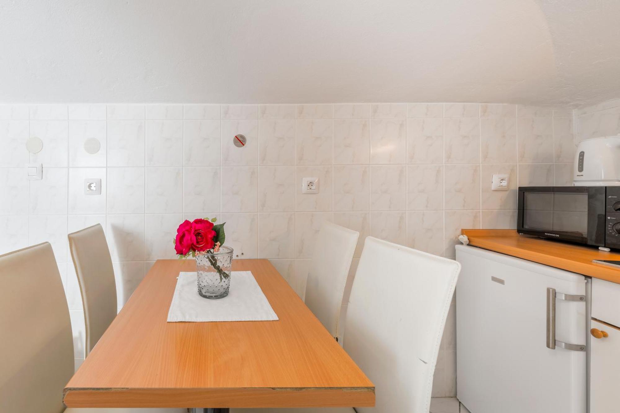 Apartments Roma บาชกาโวดา ภายนอก รูปภาพ